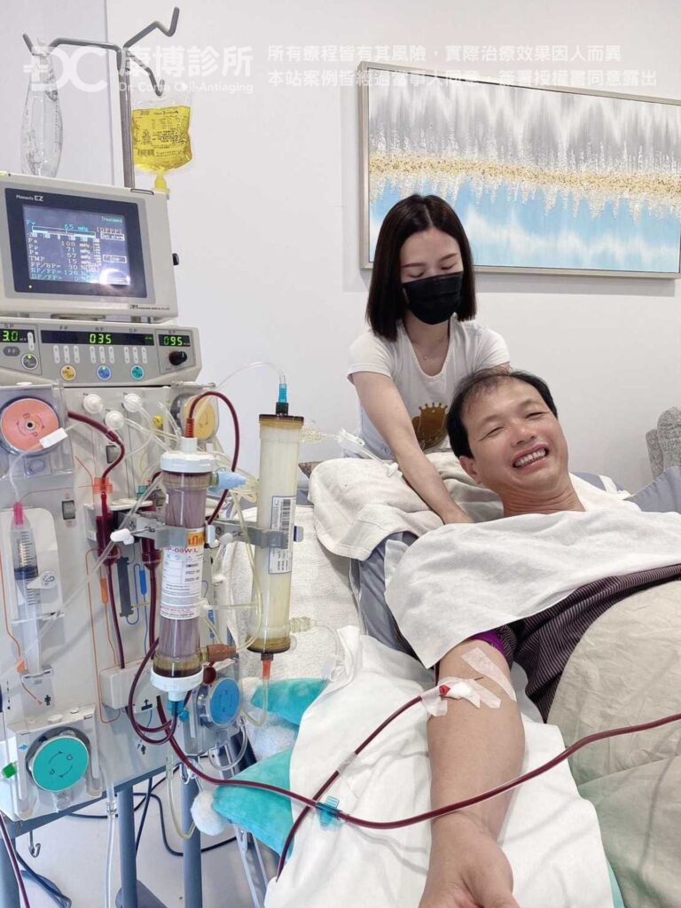 經過與專屬照護專員和醫師的詳細討論後,林先生決定先進行血液淨化療程,先清除體內的廢物和有害物質,如:三酸甘油酯、膽固醇等,降低罹患心血管疾病的風險。同時,醫師建議加入了靜脈雷射進行雙重保養,對血液循環有改善作用,並有促進新陳代謝的作用。